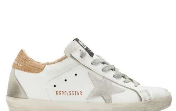 Golden Goose Sneakers Outlet in white