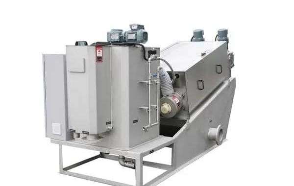 Automatic sludge dewatering machine