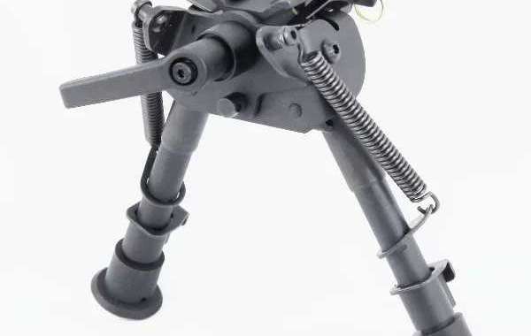 Bipod: ultra-light and tiltable to adapt to uneven terrain