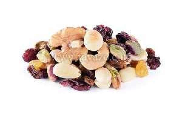 What are the health benefits of consuming nuts on a regular basis?