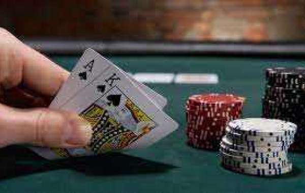 Guide to Playing Texas Hold’em - Casino Playmates