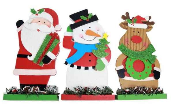 Brighten Up Your Dining Table With Wooden Holiday Decorations