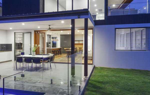 Safeguarding Style: The Allure of Frameless Glass Pool Fencing on the Gold Coast