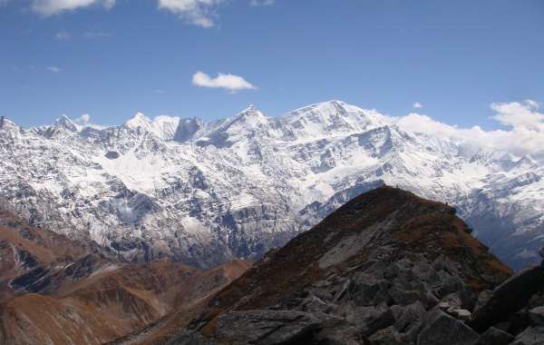 Above the Clouds: Trekking the Majestic Pangarchulla Peak