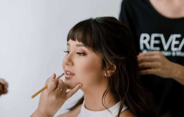 Expert Beauty on the Go: The Perks of Mobile Hair and Makeup for Your Honolulu Wedding Day