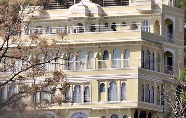 Lake View Hotel in Udaipur to Feel That Royal Rajasthani Vibe