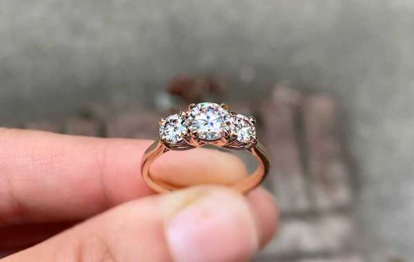 5 reasons to buy lab-grown diamond rings for Valentine's day