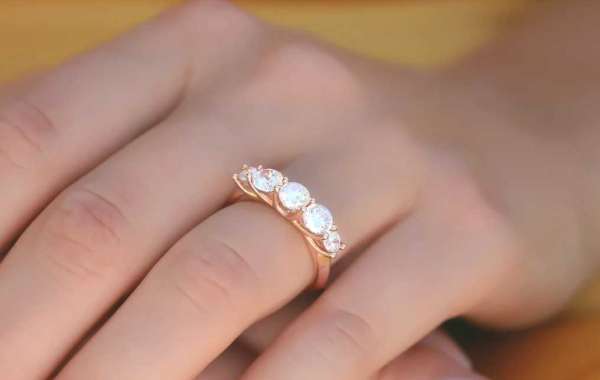 Where can I buy high-quality Moissanite anniversary rings?