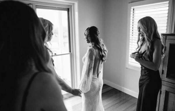 Essential Questions to Ask Your Wedding Photographer