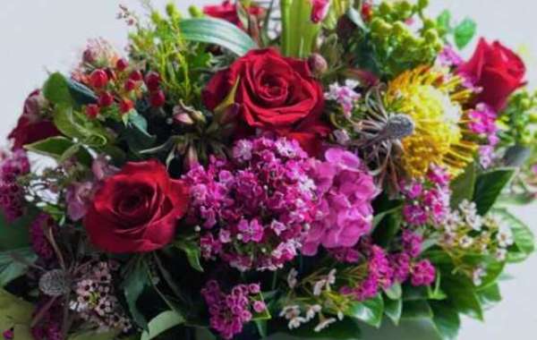 What Are the Best Christmas Flower Arrangements to Make Your Home Festive